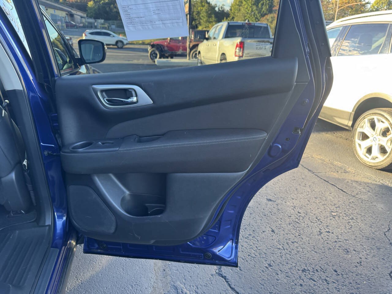 Used 2017 Nissan Pathfinder SV AWD/4WD image 22