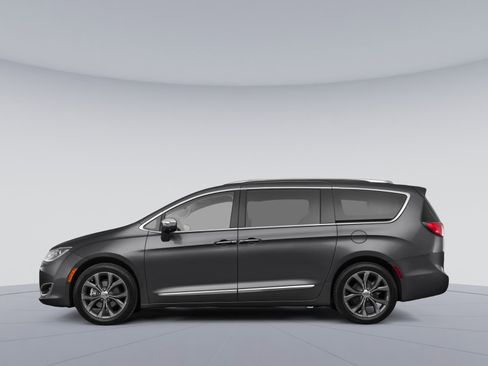 Used 2018 Chrysler Pacifica Limited w/ Advanced Safetytec Group FWD image 2