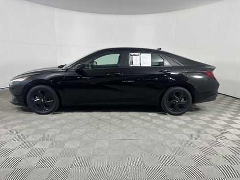 Used 2023 Hyundai Elantra SEL w/ Preferred Accessory Package image 8