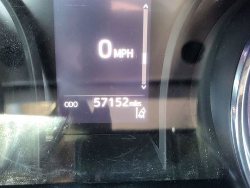 Used 2020 Toyota Camry SE image 29