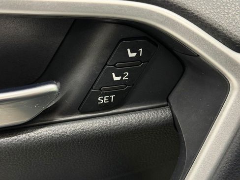 Used 2022 Toyota RAV4 XLE Premium image 20