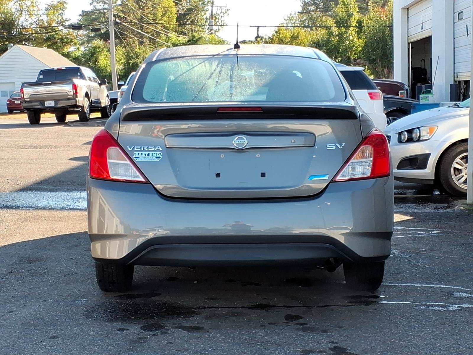 Used 2016 Nissan Versa SV FWD image 4