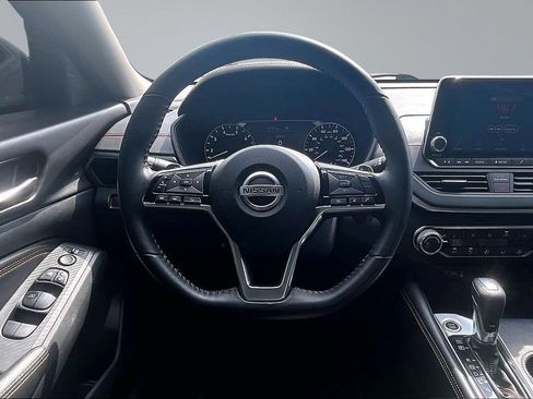 Used 2020 Nissan Altima 2.5 SR w/ Premium Package FWD image 5