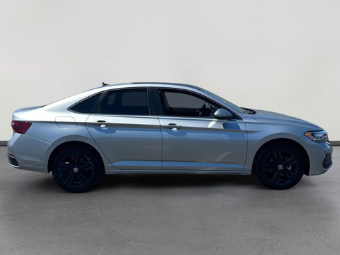Used 2023 Volkswagen Jetta SE w/ Panoramic Sunroof Package FWD image 6