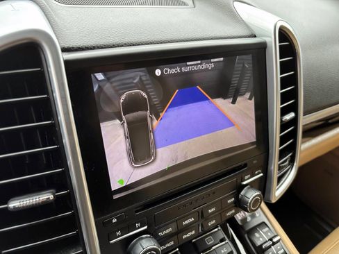 Used 2017 Porsche Cayenne image 35