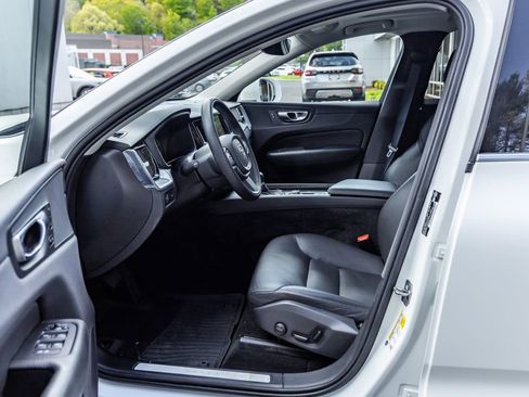 Used 2020 Volvo XC60 T6 Momentum AWD/4WD image 25