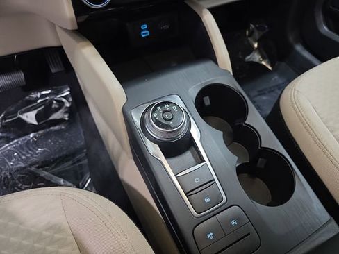 Used 2022 Ford Escape SE w/ Cold Weather Package image 25