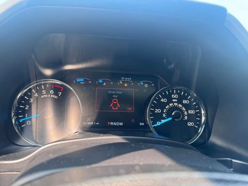 Used 2019 Ford F150 Lariat w/ Equipment Group 502A Luxury AWD/4WD image 16