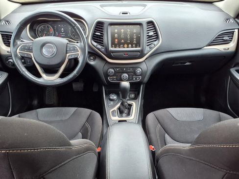 Used 2016 Jeep Cherokee Latitude w/ Comfort/Convenience Group AWD/4WD image 11