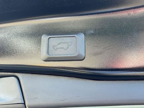 Used 2021 Toyota RAV4 XLE image 18