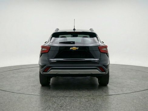Used 2025 Chevrolet Trax LT FWD image 7