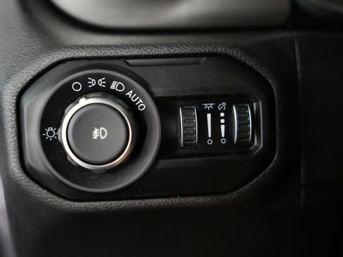 Used 2019 Jeep Wrangler Unlimited Sahara w/ Uconnect 4C Nav & Sound Group AWD/4WD image 41