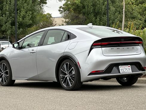 Used 2024 Toyota Prius LE image 6