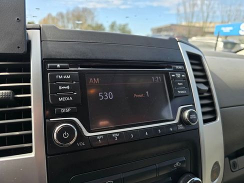 Used 2015 Nissan Frontier SV image 21