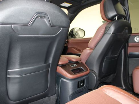 Used 2025 Lincoln Navigator Reserve image 34