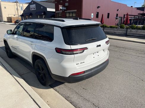 Used 2023 Jeep Grand Cherokee L Laredo image 5