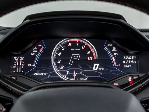 Used 2022 Lamborghini Huracan EVO RWD image 15