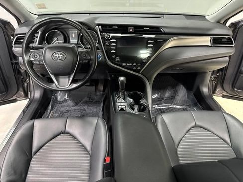 Used 2019 Toyota Camry Hybrid FWD image 3