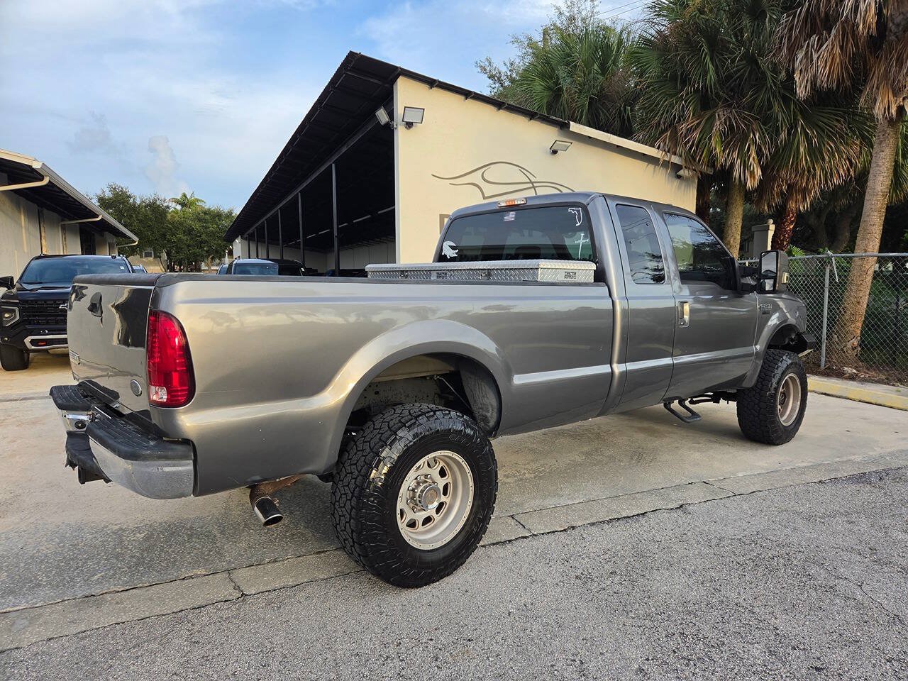 Used 2003 Ford F250 XLT AWD/4WD image 5