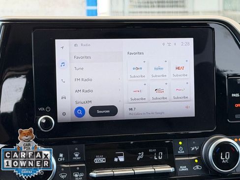 Used 2024 Toyota Highlander XLE FWD image 15