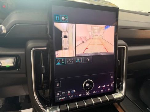 Used 2025 GMC Yukon Denali AWD/4WD image 22