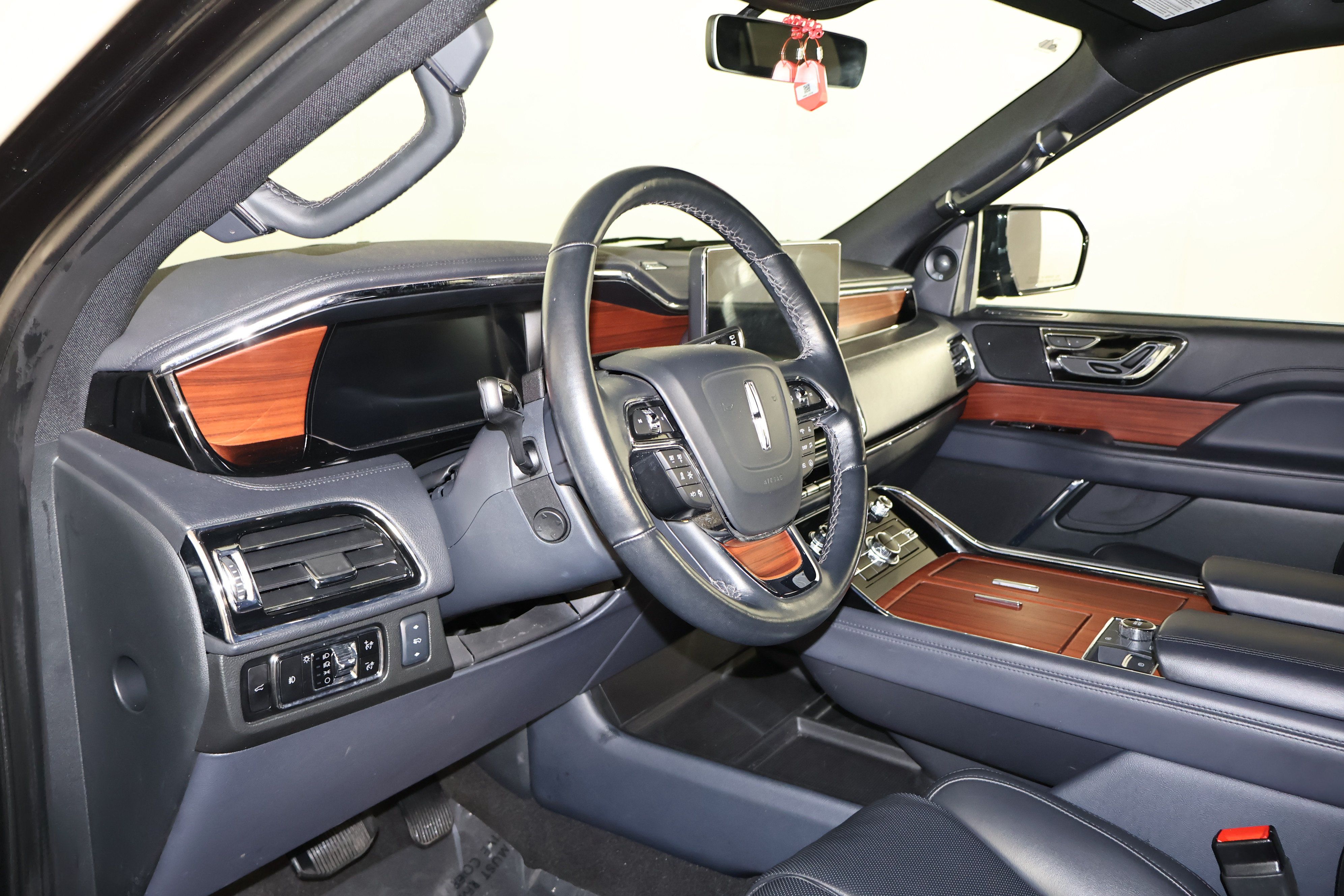 Used 2024 Lincoln Navigator Premiere AWD/4WD image 41