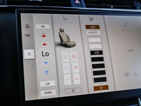 New 2026 Land Rover Range Rover Velar Dynamic SE image 19