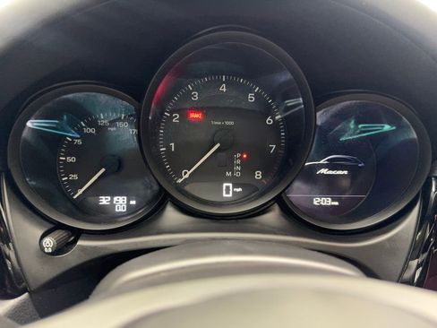 Used 2023 Porsche Macan Turbo image 58