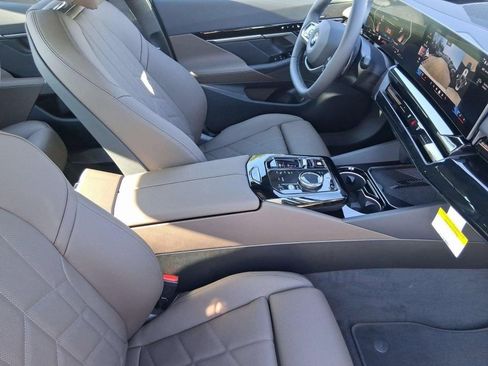 Used 2026 BMW 530i w/ Premium Package RWD image 24