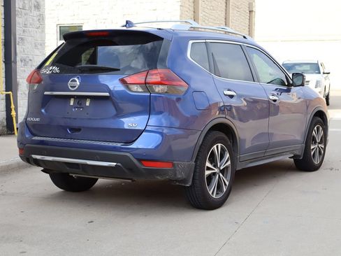Used 2019 Nissan Rogue SV w/ Premium Package FWD image 3