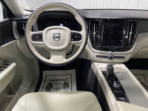 Used 2023 Volvo XC60 B5 Plus image 8