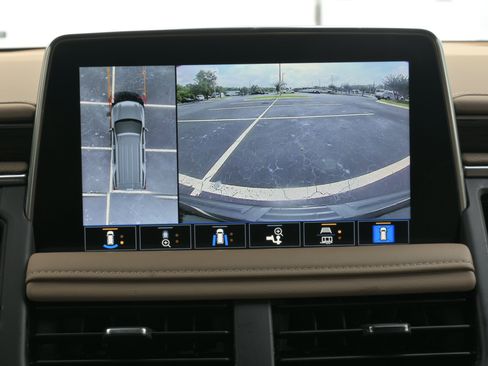 Used 2021 Chevrolet Tahoe Premier w/ Premium Package RWD image 18