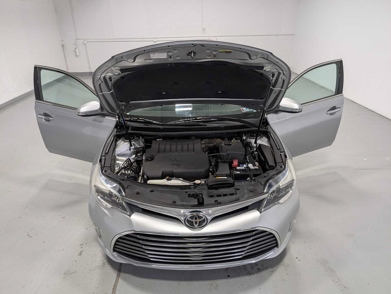 Used 2017 Toyota Avalon XLE Premium w/ All Weather Liner Package FWD image 13