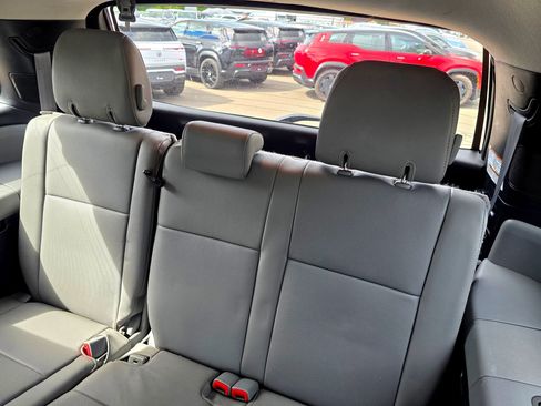 Used 2015 Toyota Sequoia Platinum AWD/4WD image 39