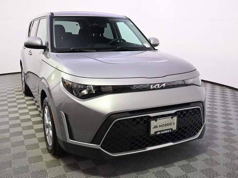 Used 2025 Kia Soul LX w/ LX Technology Package image 9
