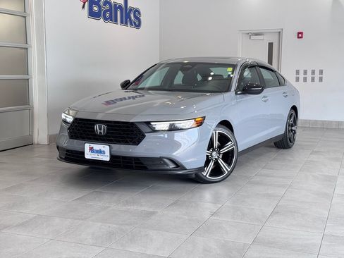 Used 2024 Honda Accord Sport image 2