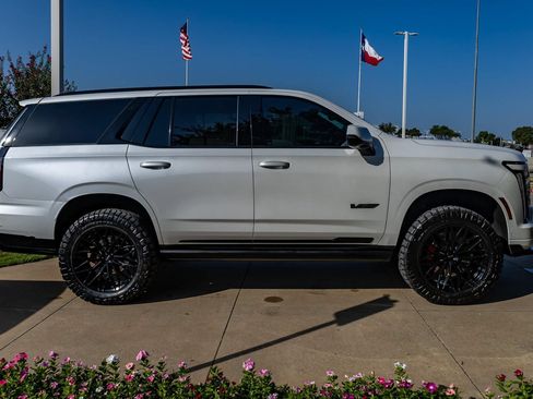 Used 2025 Cadillac Escalade V AWD/4WD image 4