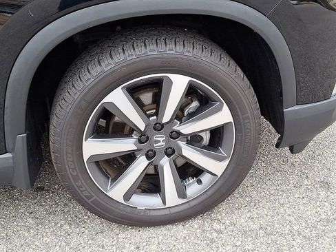 Used 2024 Honda Pilot Touring image 8