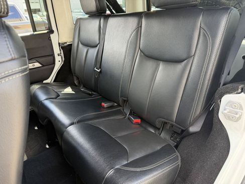 Used 2017 Jeep Wrangler Unlimited Rubicon AWD/4WD image 18