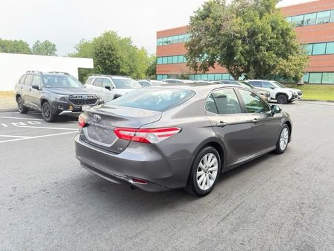 Used 2018 Toyota Camry LE FWD image 5