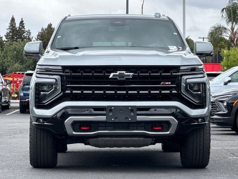 Used 2025 Chevrolet Suburban Z71 AWD/4WD image 10
