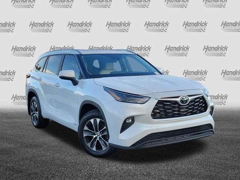 Used 2025 Toyota Highlander XLE AWD/4WD image 2
