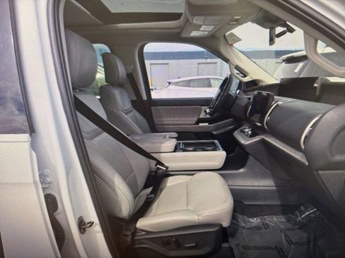 Used 2025 Ford Expedition Active image 15