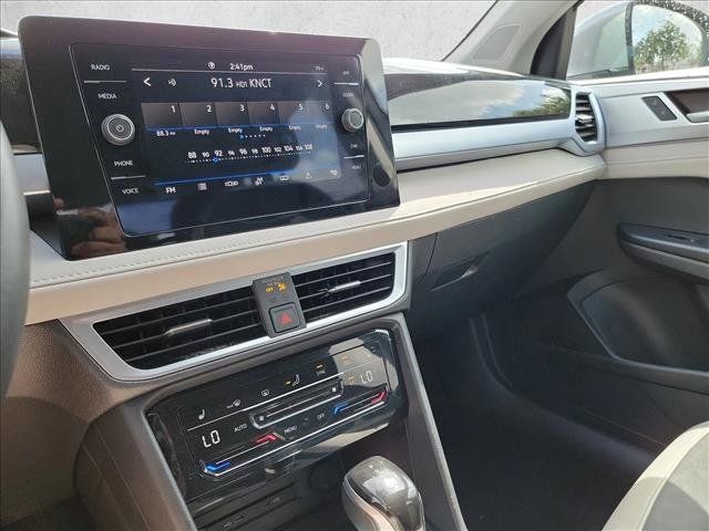 Used 2025 Volkswagen Taos SE FWD image 19
