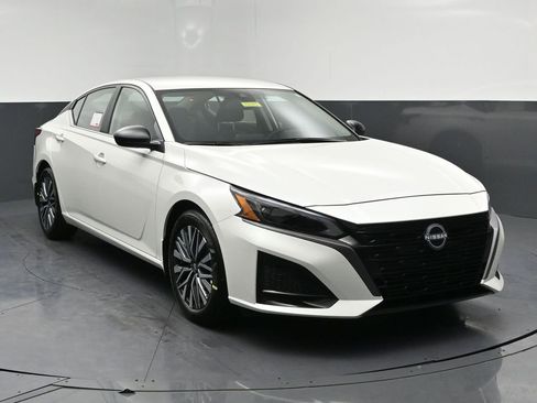 New 2026 Nissan Altima 2.5 SV FWD image 1