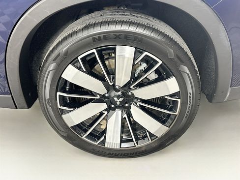 Used 2025 Mitsubishi Outlander SE image 11