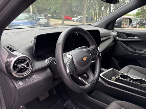 Used 2025 Chevrolet Equinox LT FWD image 44