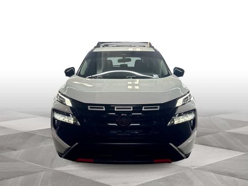 Used 2025 Nissan Rogue SV AWD/4WD image 3