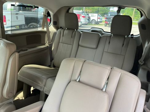 Used 2015 Chrysler Town & Country Touring-L w/ Driver Convenience Group FWD image 26