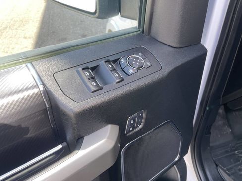 Used 2018 Ford F150 Lariat w/ Equipment Group 502A Luxury AWD/4WD image 8